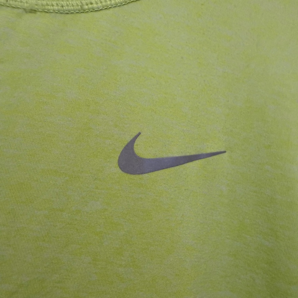 Nike woman’s  Lime Long Sleeve Tee - Picture 6 of 11